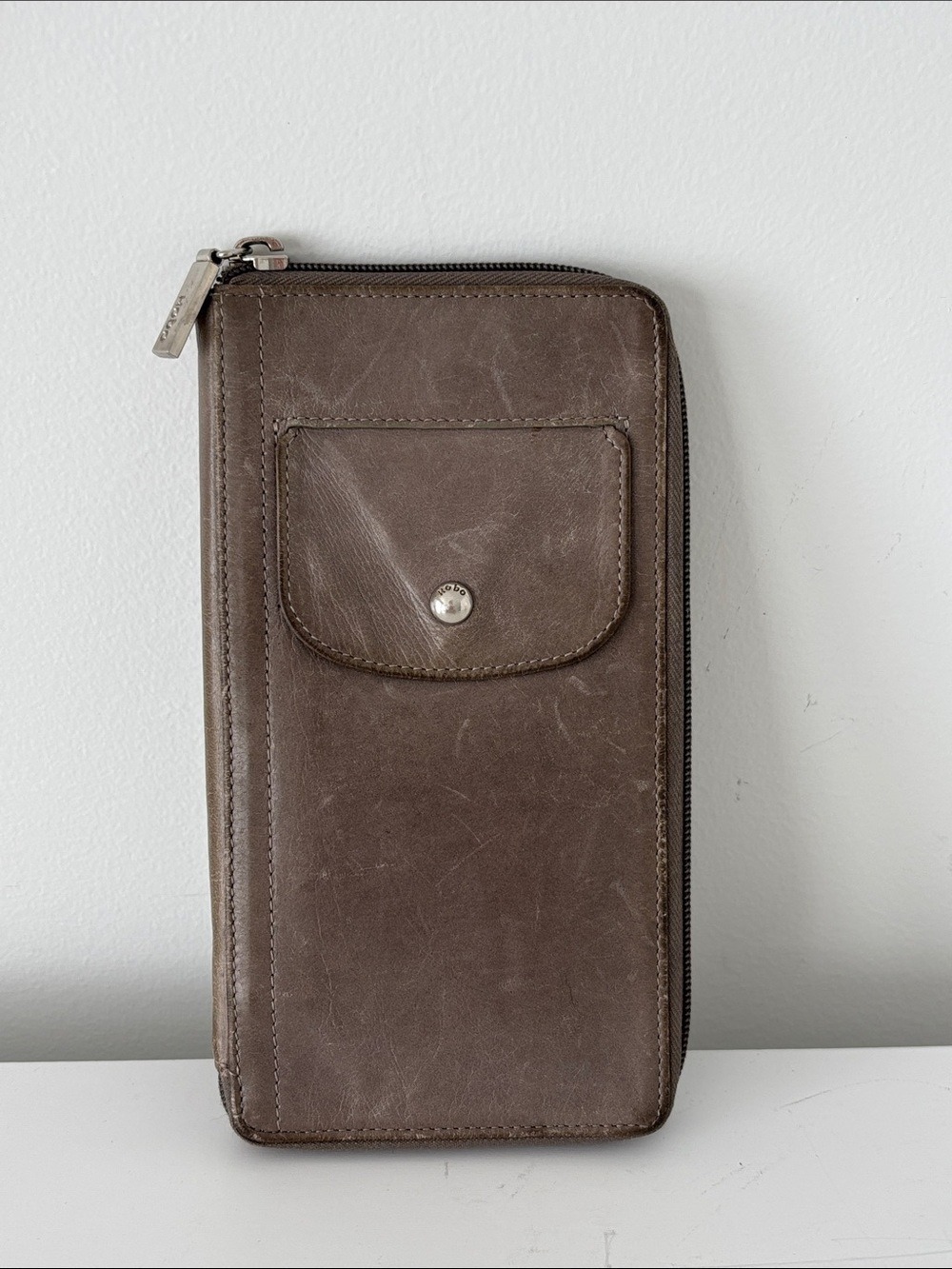 HOBO Leather full Zip Wallet Travel Organizer many slots brown grey distressed